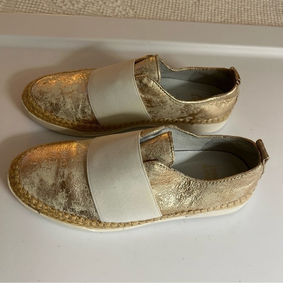 Johnston & Murphy Victoria Slip-on sneakers. Gold with ivory elastic band. 6.5 - Picture 2 of 8